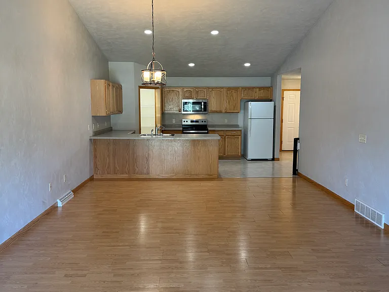 1708 E Main St — Photo 2