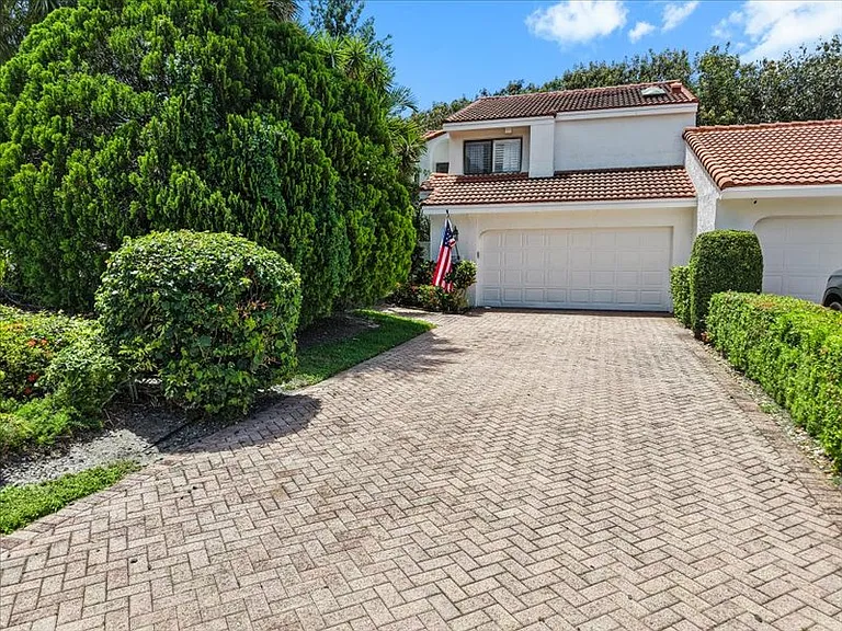 7362 Woodmont Ct — Photo 4