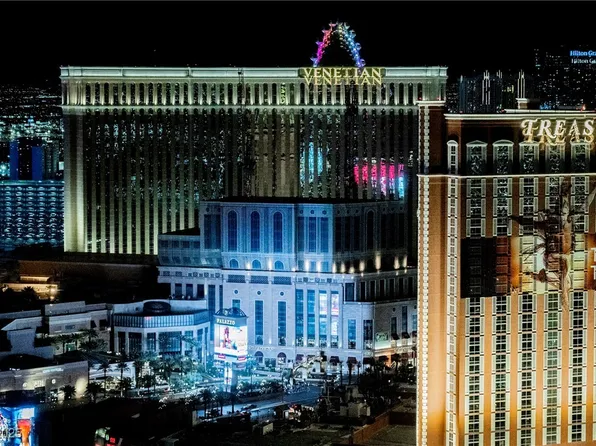 2000 N Fashion Show Dr Unit 4301, Las Vegas, NV 89109