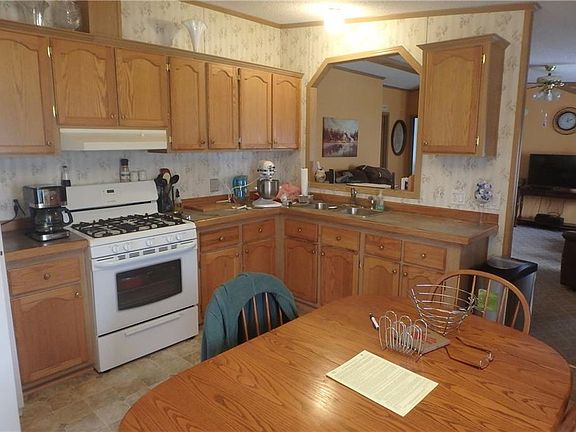 3rd image of 5862 Delf Dr