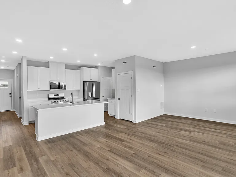 126 Scotland Ln — Photo 14