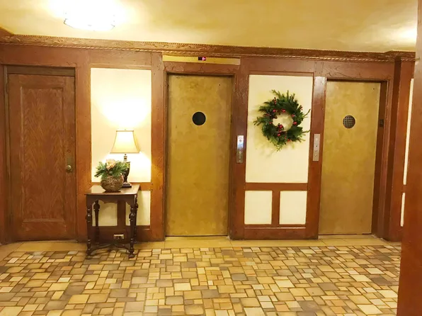 304 East 41st Street 402A image 3 of 9