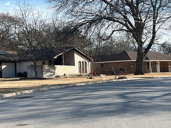 5th image of 128 Brookwood Dr