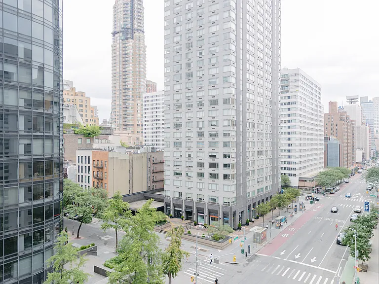 301 E 66th St #9G — Photo 12
