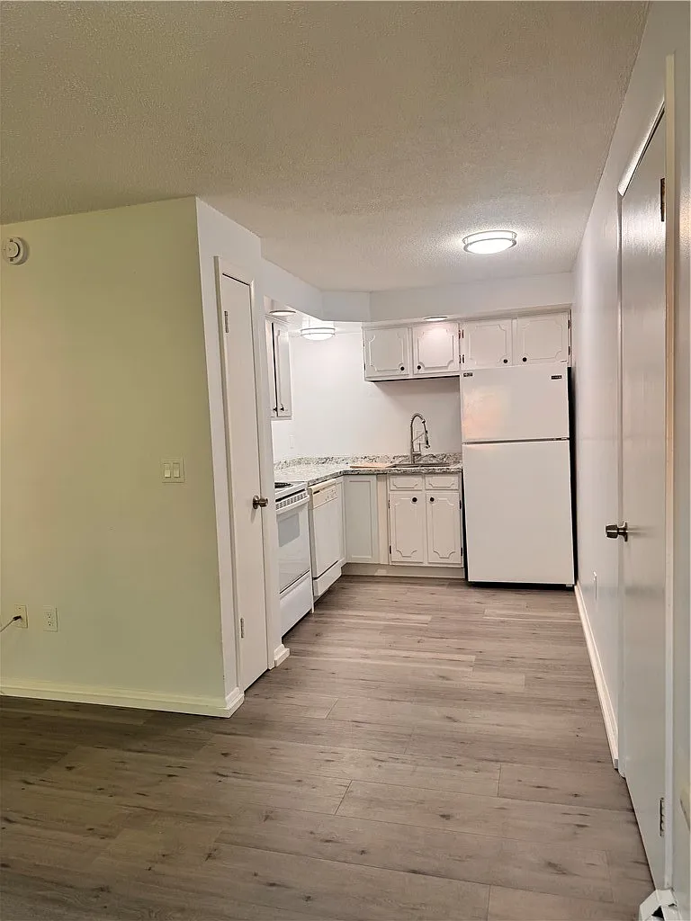 1 bed, 1.0 bath, 800 sqft, $990 — Photo 4
