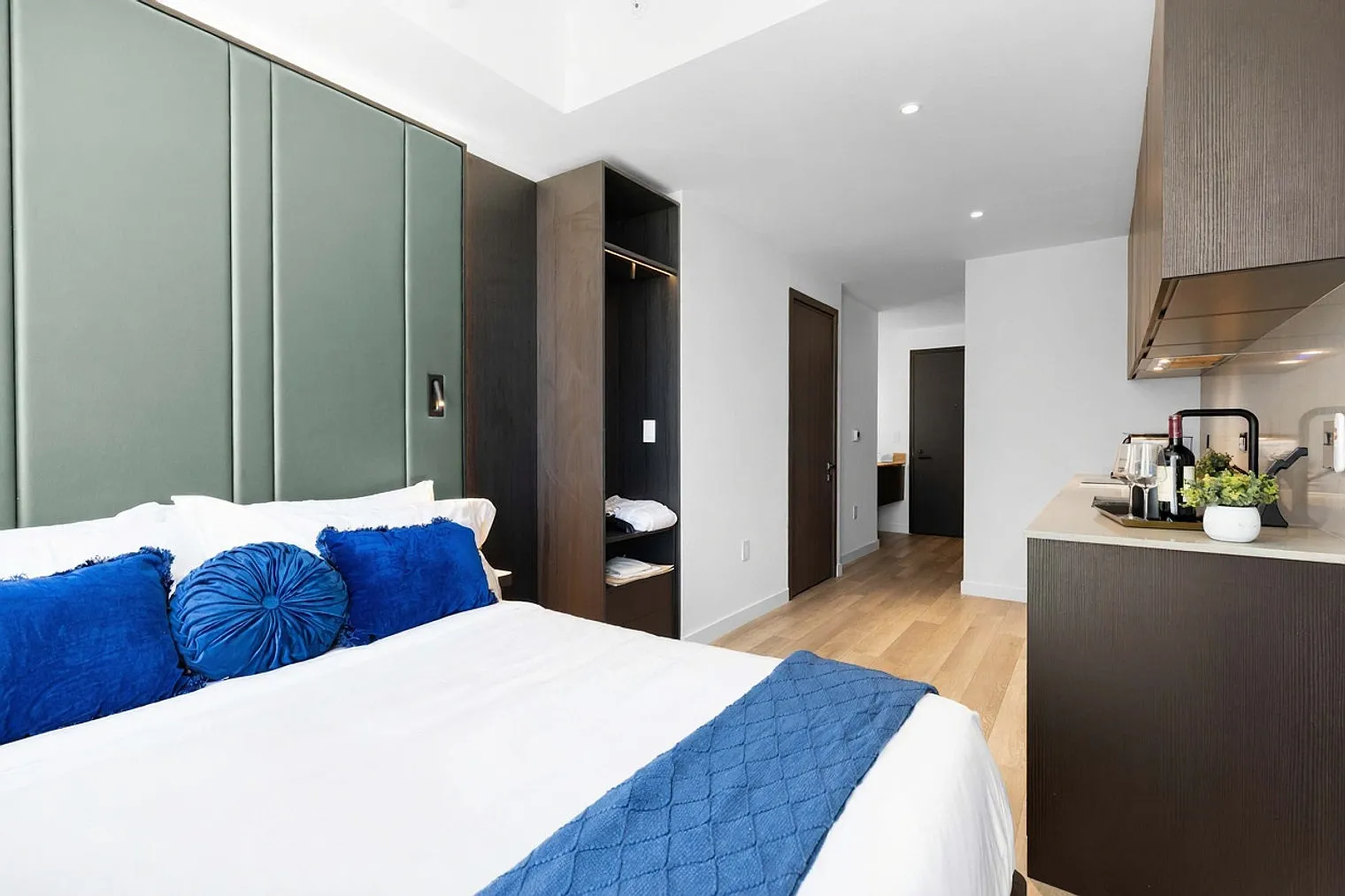 Studio, 1.0 bath, 269 sqft, $2,415 — Photo 3