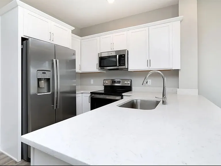 2823 22nd St SW — Photo 8