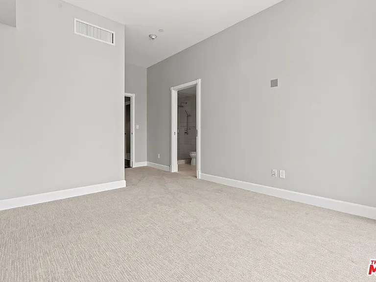 900 W Olympic Blvd #28B — Photo 25