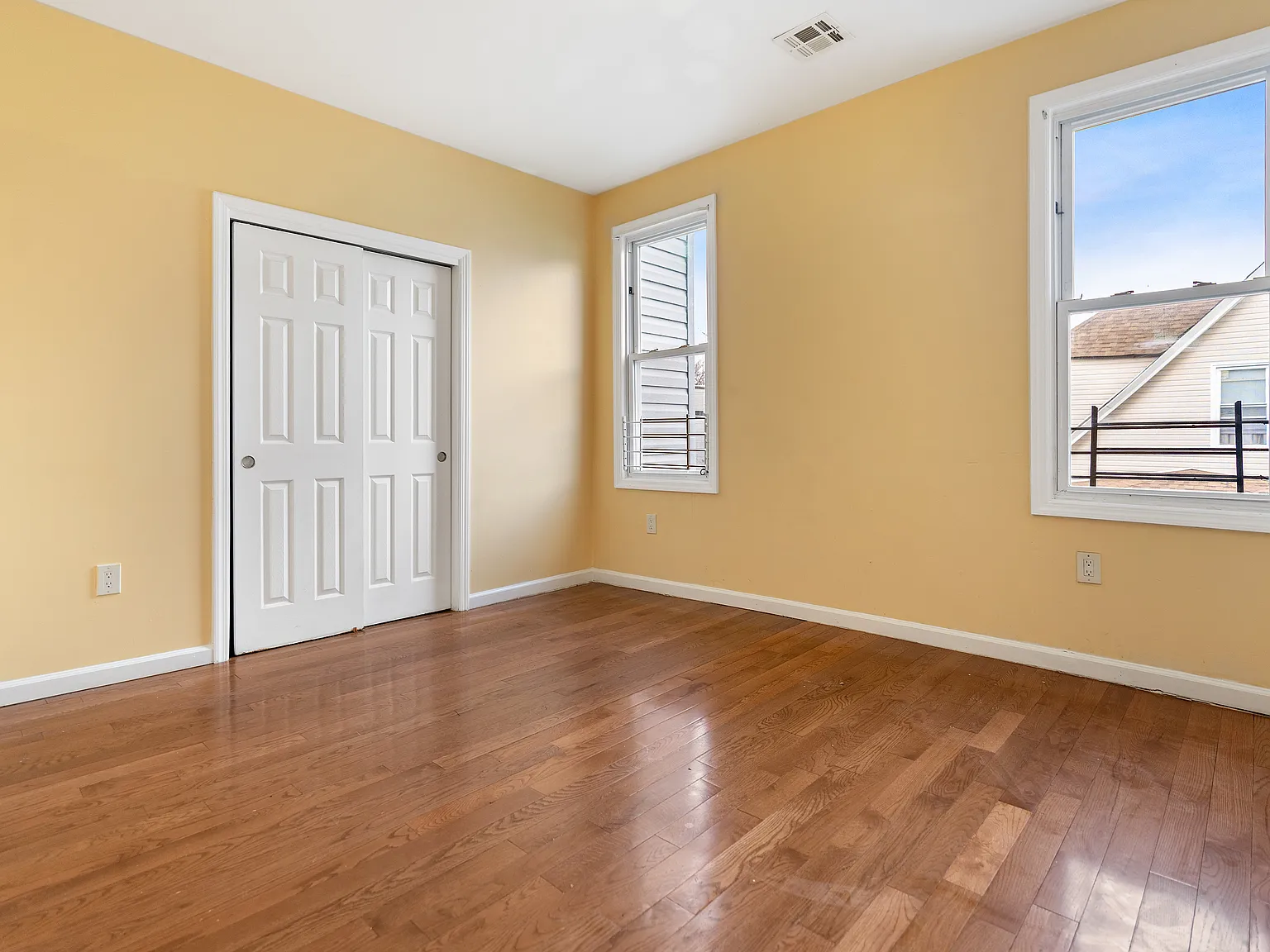 3 bed, 3315 sqft, $2,200 — Photo 4