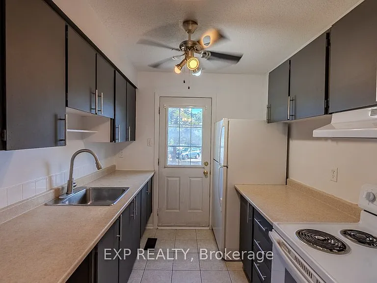 37 Forester Cres — Photo 7