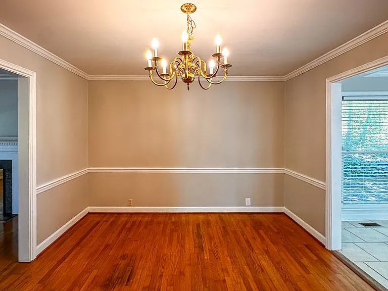 2305 Mirror Lake Dr — Photo 9