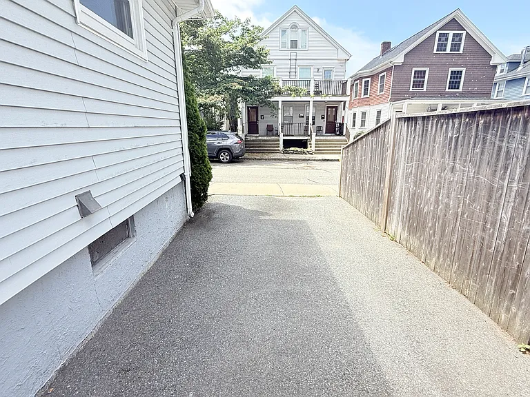 25 1/2 Thurston Ave #B — Photo 31