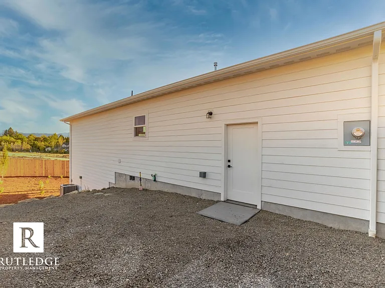 3282 Sky Way — Photo 28