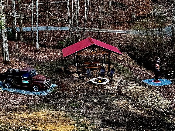 3rd image of 850 Valley Dr