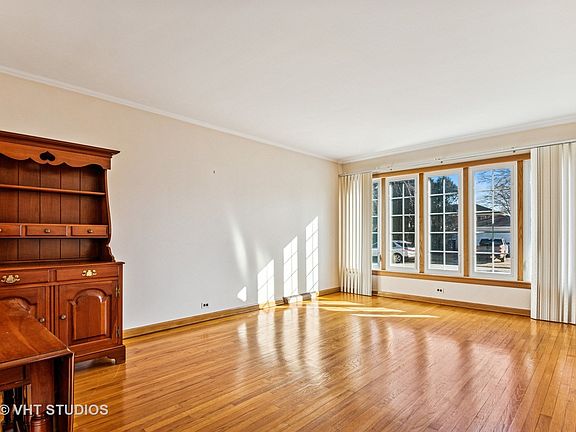3rd image of 7746 W Peterson Ave