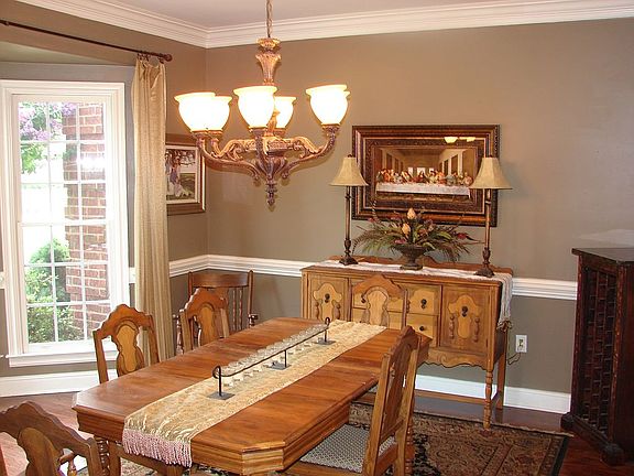 Large Dining Room w/ Bay