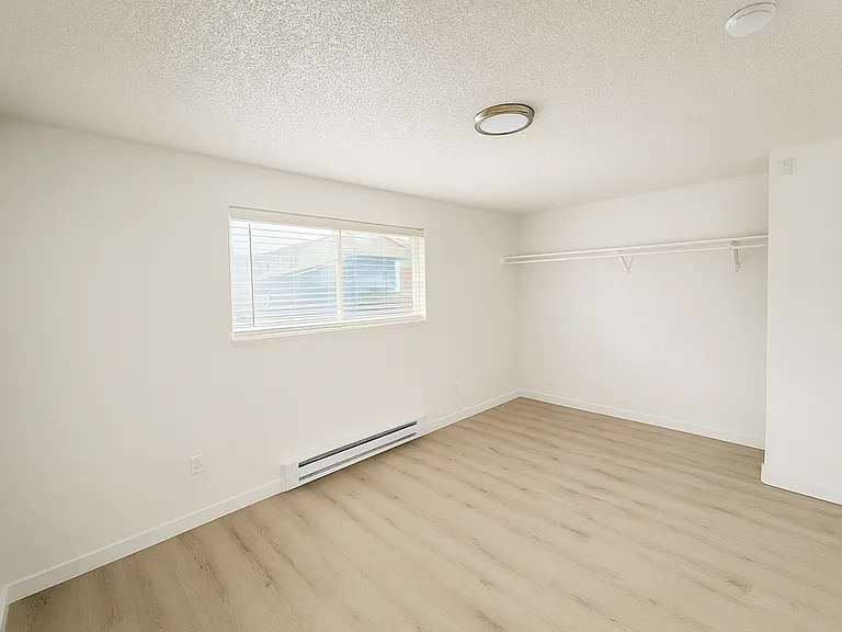 Meadowbrook Apartments — Photo 14