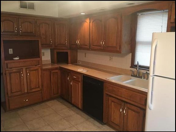 3rd image of 11809 W 99th St