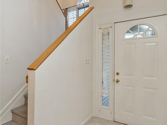 4th image of 2830 Linden St APT 9B
