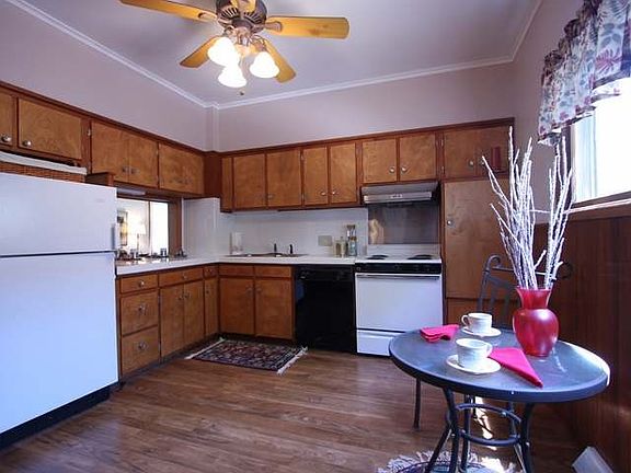 2nd image of 106 E Anderson St #E
