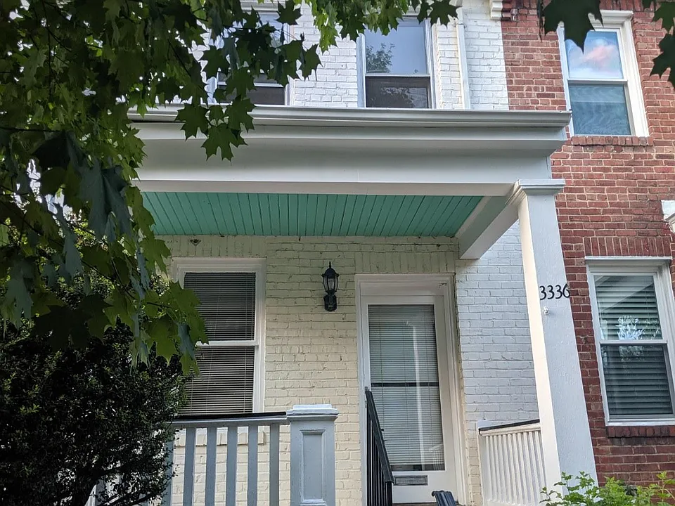 Parkwood Ave