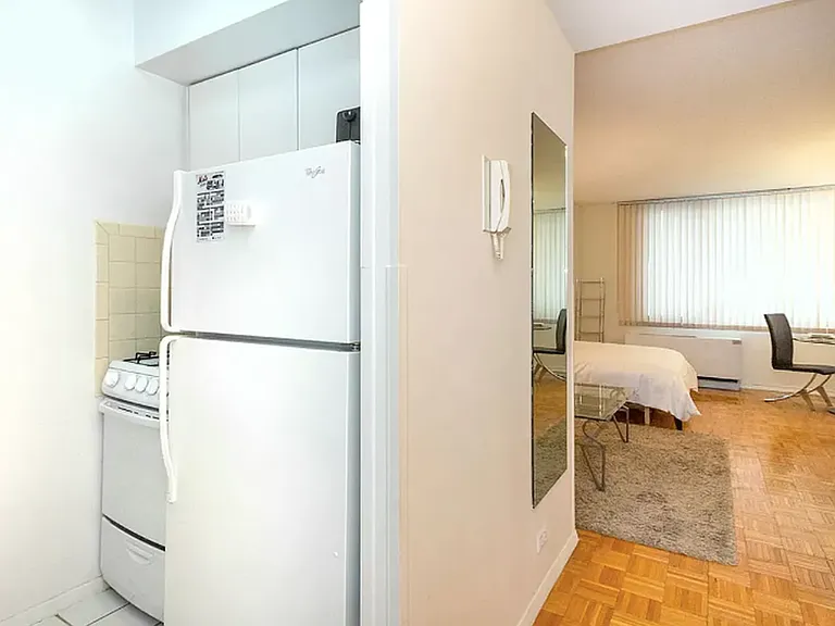 350 W 50th St #4X — Photo 14
