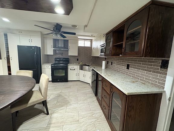 3rd image of 17 Bombay St #3