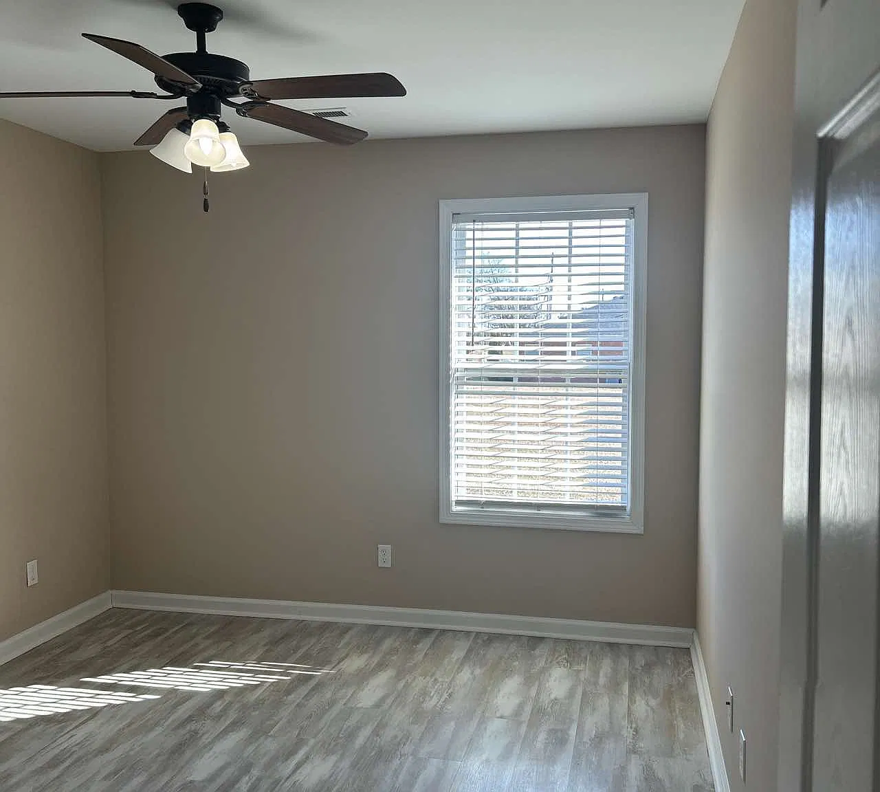 2 bed, 1000 sqft, $900 — Photo 2