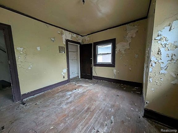 5th image of 108 Massachusetts St
