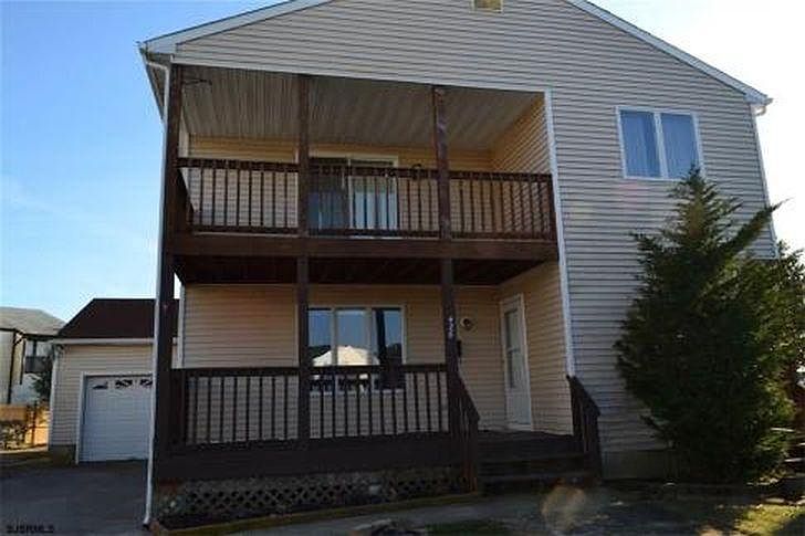 1st image of 428 Canterbury Ct