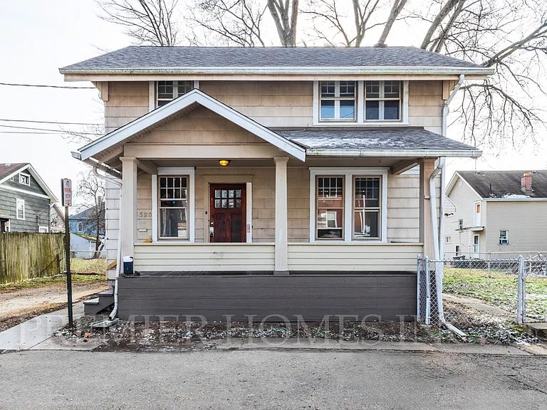 1320 Wilson Pl NW — Photo 1