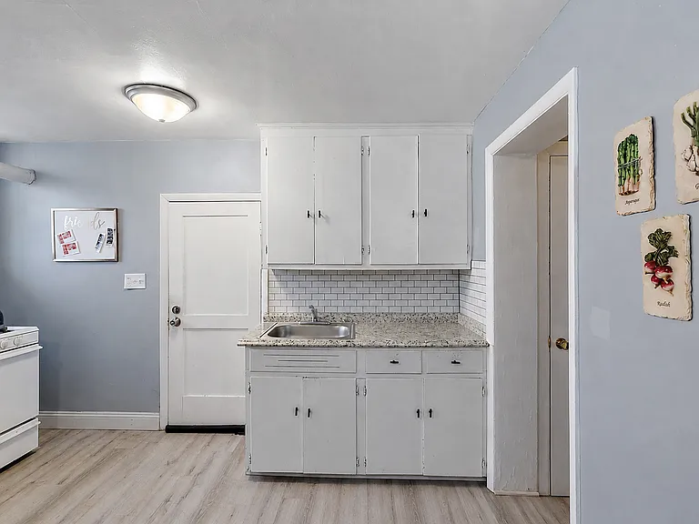 405 E 6th St #6 — Photo 6
