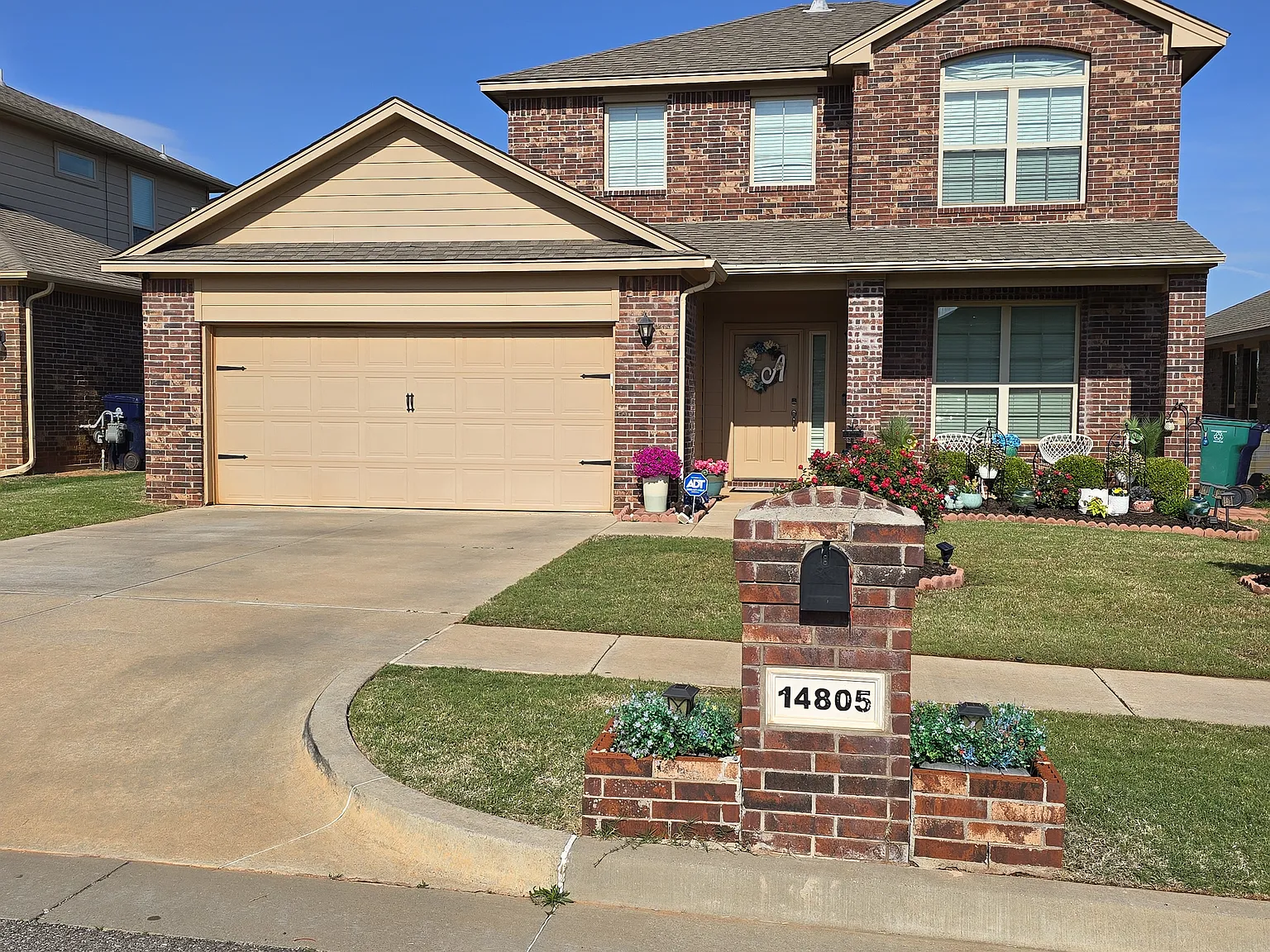 4 bed, 2.5 bath, 2017 sqft, $2,500 — Photo 1