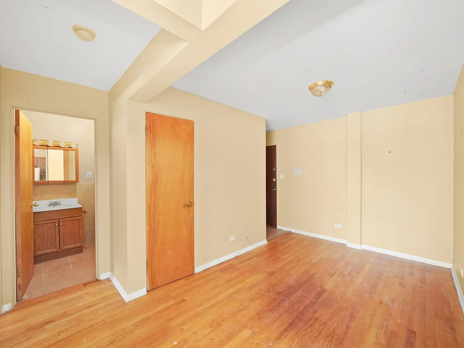 7801 S South Shore Dr — Photo 3