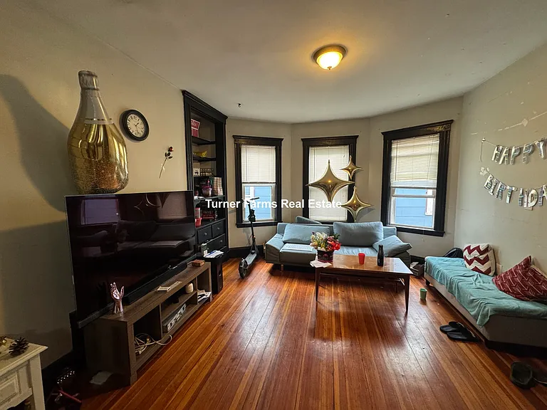 10 Taft St — Photo 5