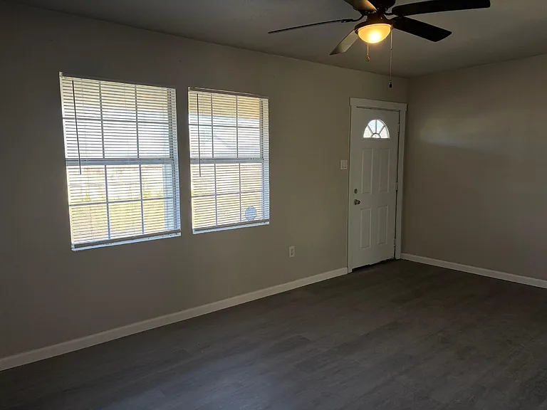 5406 Lyndhurst Dr — Photo 9