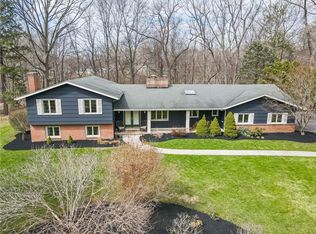 15 Canyon Trl, Rochester, NY 14625