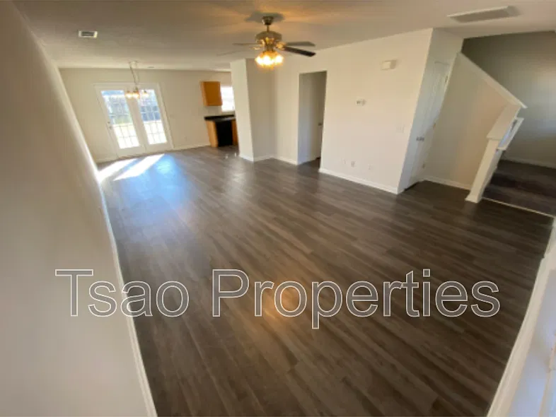 3 bed, 3.0 bath, 1591 sqft, $1,795 — Photo 2
