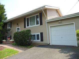 138 Ridge Rd, Wheatley Heights, NY 11798