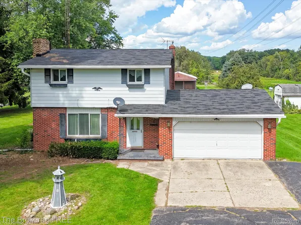 6129 Lake Rd, Millington, MI 48746