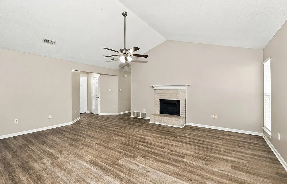 3 bed, 2.0 bath, 1462 sqft, $1,825 — Photo 4
