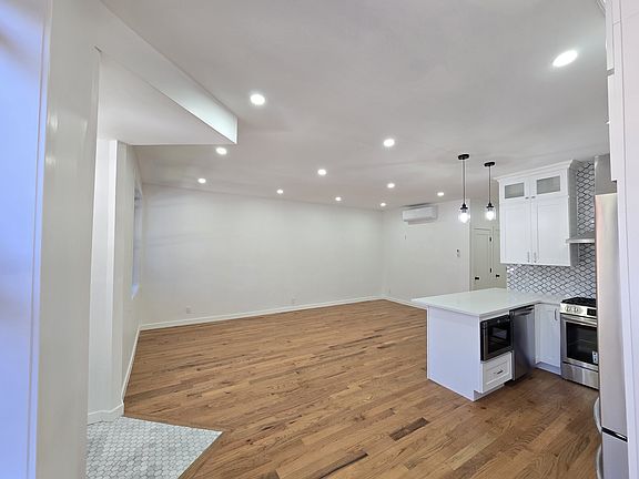 4th image of 2273 E 27th St #2A