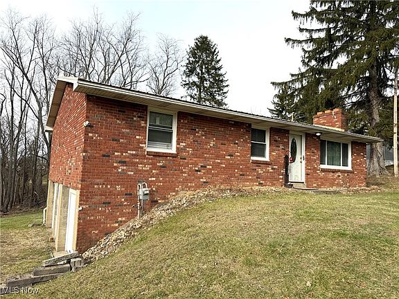 2nd image of 130 Hedges Dr