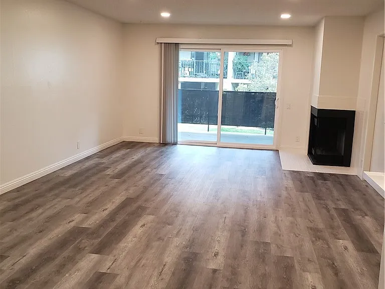 254 E Fern Ave #106 — Photo 2