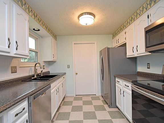4th image of 9061 Fields Dr