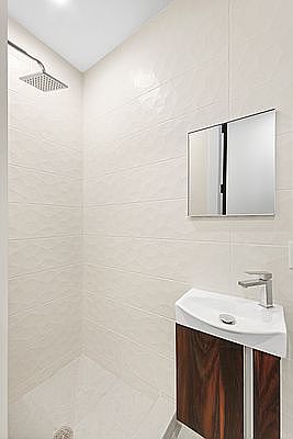 5th image of 214 E 35th St #1B
