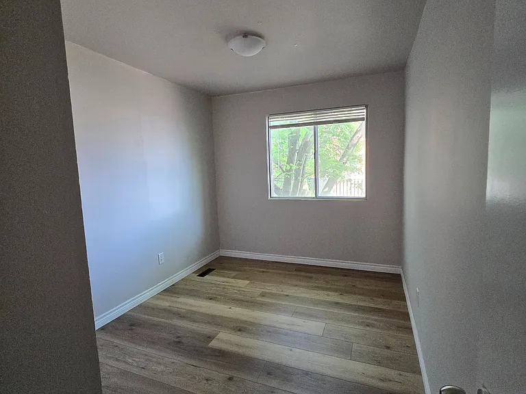 110 Overlea Dr — Photo 17