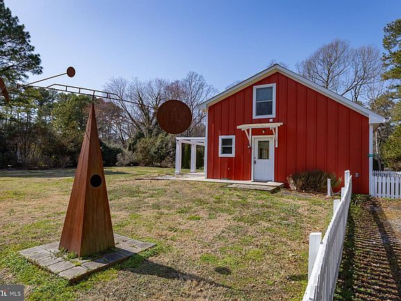 2nd image of 48 Steamboat Rd