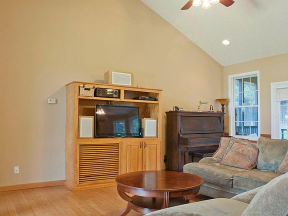 5th image of 335 Marble Bluff Dr