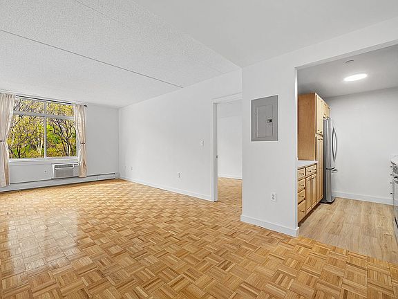 2nd image of 130 Bradhurst Ave APT 502